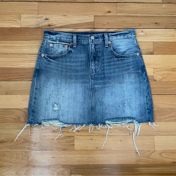 Levi’s mini skirt size 28 - Picture 1 of 2